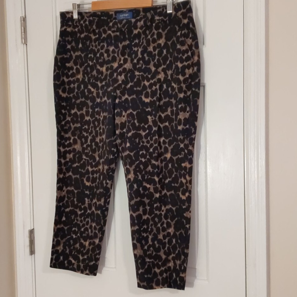 14P old Navy leopard print cropped pants crop